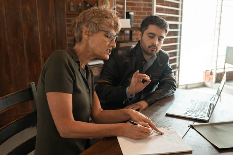 Como Encontrar um Mentor de Carreira (e Por Que Você Não Deve Pedir Mentoria de Cara)