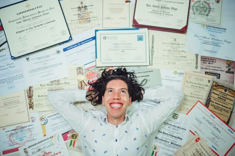 Certificados de cursos online pesam no currículo? O que os recrutadores realmente olham